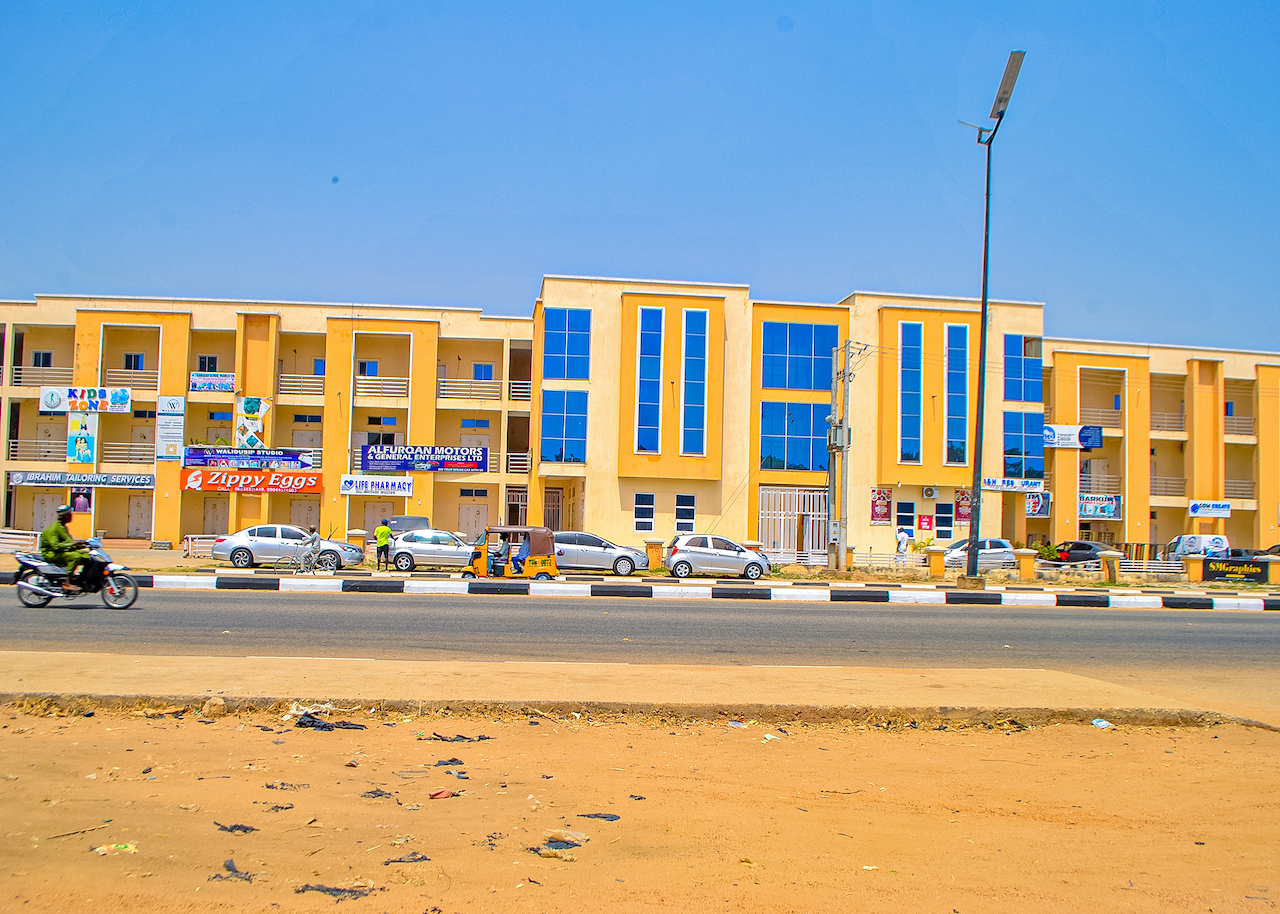 KSIP Twin Plaza – Gadon Kaya